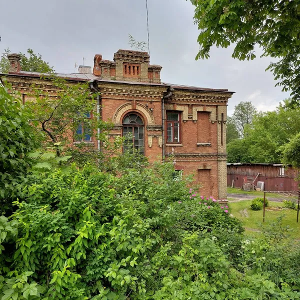 Şehirdeki eski mimari nesne 