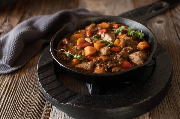 Comida Fitness Alta Proteínas Con Guiso Pollo Picante Cocinado Con —  Fotos de Stock