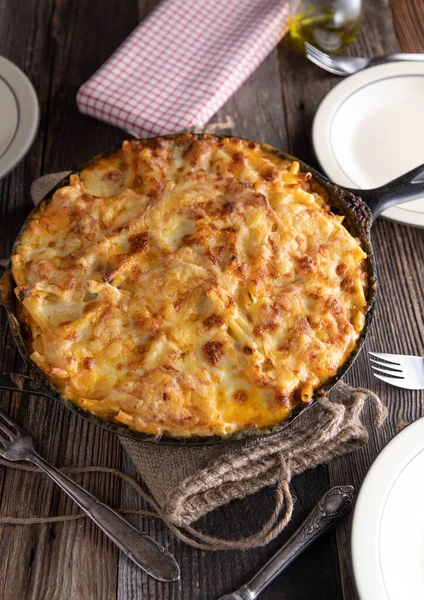 Zelfgemaakte Verse Noodle Ovenschotel Gemaakt Met Macaroni Bolognese Saus Bechamelsaus — Stockfoto