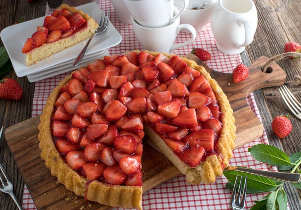 Strawberry Pie Wooden Kitchen Table Fresh Homemade Baked Traditional German — стоковое фото