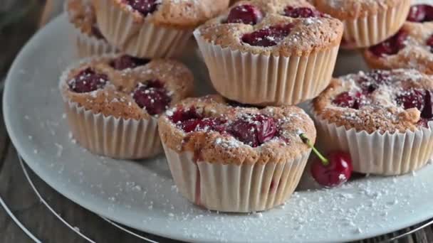 Fresh Baked Muffins Sour Cherries Plate Real Time Zoom Out — Vídeos de Stock