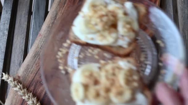 Healthy Breakfast Sandwich Whole Grain Toast Quark Bananas Roasted Nuts — Vídeo de stock