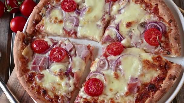 Delicious Italian Pizza Ham Mozzarella Cheese Red Onions Cherry Tomatoes — стоковое видео