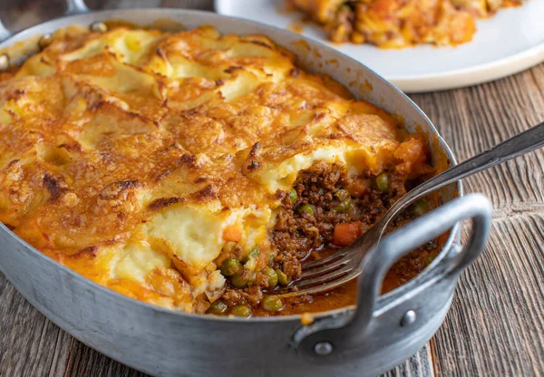 Shepherds Pie Rustic Casserole Dish Traditional Fresh Homemade Cooked — Foto Stock
