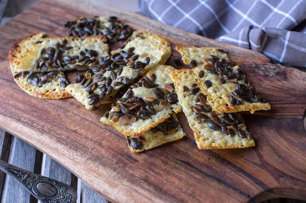 Low Carb Snack Cheese Cracker Pumpkin Seeds Delicious Bread Substitute — Foto Stock