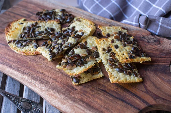 Low Carb Snack Cheese Cracker Pumpkin Seeds Delicious Bread Substitute — Fotografia de Stock