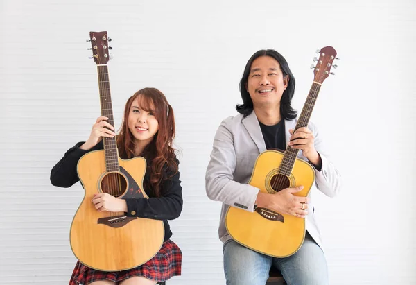 Portrait Famille Asiatique Duo Groupe Avec Deux Guitariste Père Fille — Photo