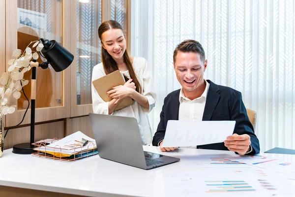 Caucasian Businessman Secretary Looking Increasing Sales Report Marketing Team Joy — Stock Photo, Image