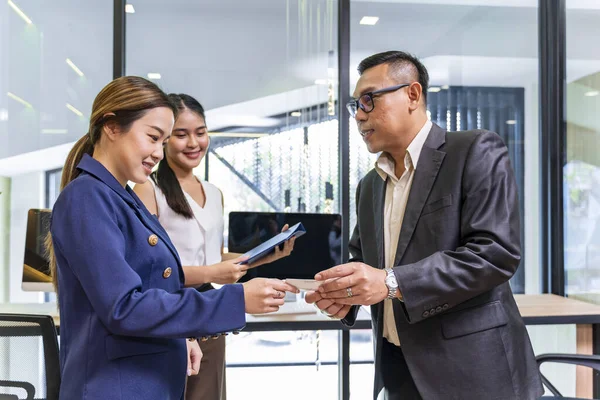 Asian Executive Businessman Exchanging His Name Card Business Partner Contact — Stock Photo, Image