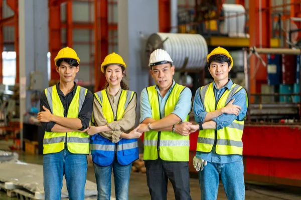 Equipo Trabajadores Ingeniería Asiáticos Tomados Mano Para Una Fuerte Cooperación —  Fotos de Stock