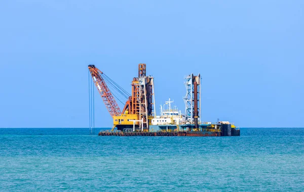 Baggerschiff Buddelt Schlamm Küste Wasserspiegel Für Den Transport Großer Schiffe — Stockfoto