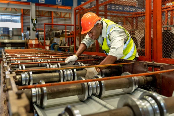 African American Industrial Worker Checking Setup Value Metal Sheet Roll —  Fotos de Stock