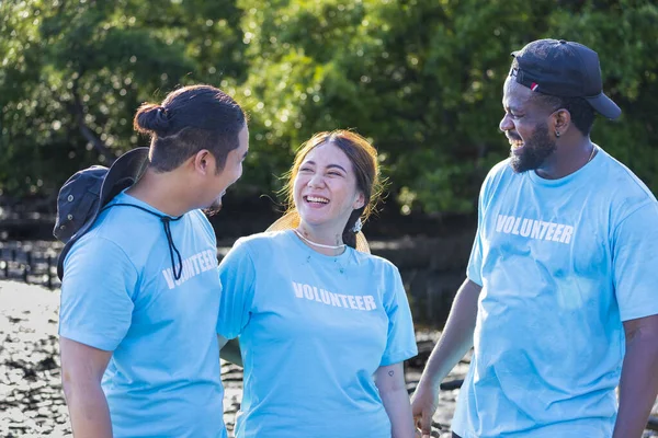 Equipe Jovens Diversidade Grupo Trabalhadores Voluntários Desfrutar Trabalho Social Beneficente — Fotografia de Stock