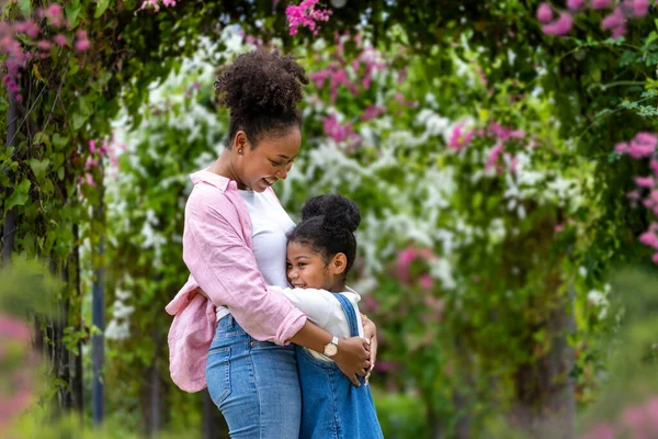 African Mother Her Daughter Hugging Each Other While Happily Walking — Photo