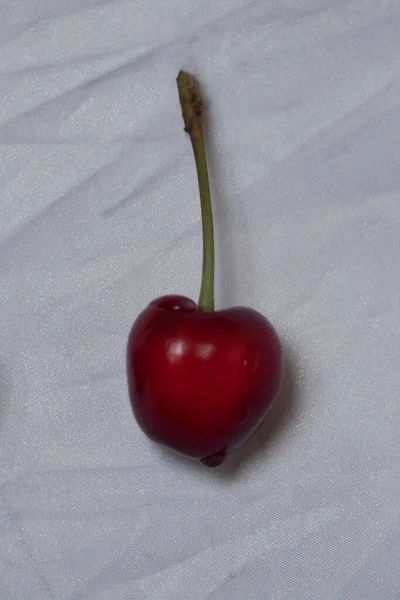 Foto Muestra Una Deliciosa Cereza Roja —  Fotos de Stock