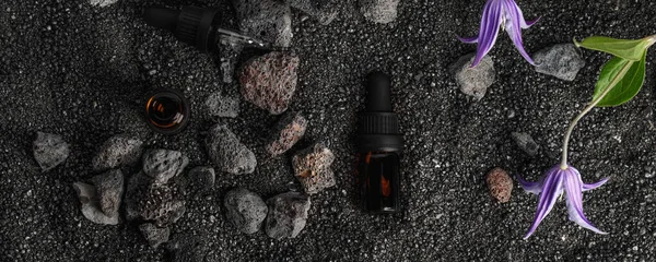 Ätherisches Glasflasche Für Aromatherapie Und Mineraldiffusor Mit Vulkanischen Steinen Aromatherapie — Stockfoto