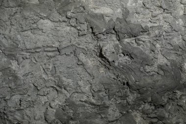 Çatlak ve kusurlu gri desenli kil duvar tasarımı. Çağdaş iç mekanlarda duvar tasarımı fikirleri. 