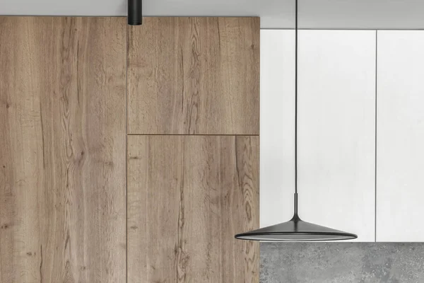 现代简约的厨房和餐厅内部有木制 灰色和白色的表面 精致的黑色天花板灯关闭 美学上简单的室内设计概念 — 图库照片
