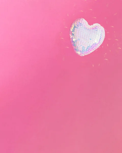 Disko Kalbi Uçuyor Aşk Konsepti Tasarımı Canlı Pembe Bir Arka — Stok fotoğraf