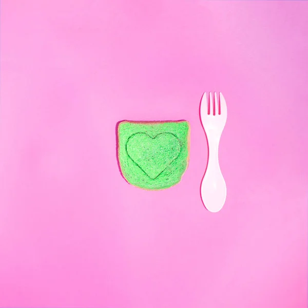 Green Toast Heart Pink Background Fork Healthy Food Flat Lay — Stock Photo, Image