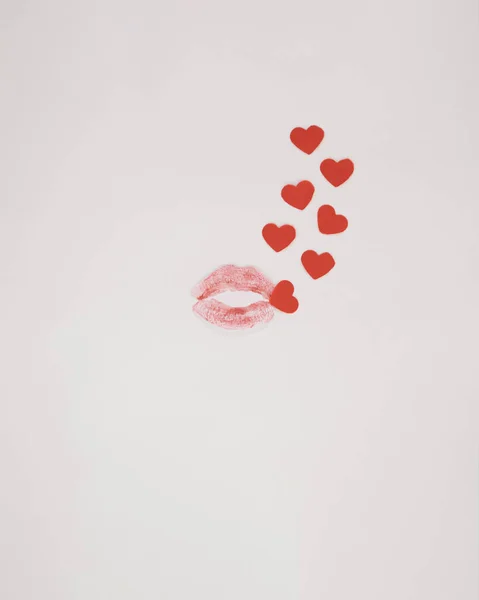 Kiss Small Red Hearts Coming Out White Background Flat Lay — Stock Photo, Image