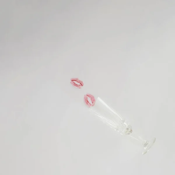 Kisses Coming Out Wine Glass White Background Flat Lay Valentine — Stock Photo, Image