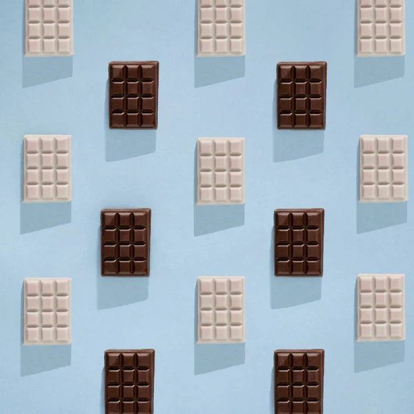 Chocoladerepen Met Schaduwen Die Patroon Maken Flat Lay Zoete Voeding Rechtenvrije Stockfoto's
