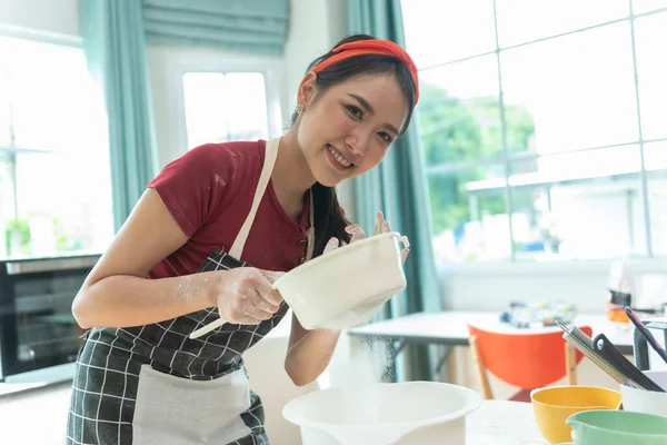 Woman Pouring Baker Flour Restaurant Kitchen — Stock Photo, Image