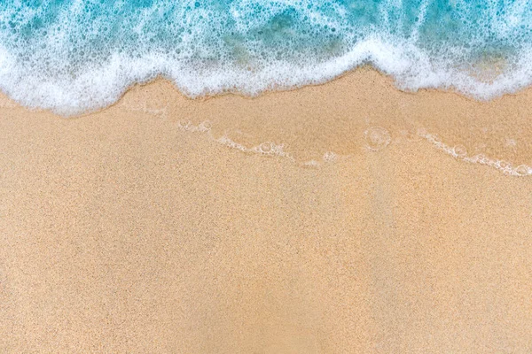 Яка Красива Блакитна Океанічна Хвиля Піщаному Пляжі Тло Вид Зверху — стокове фото