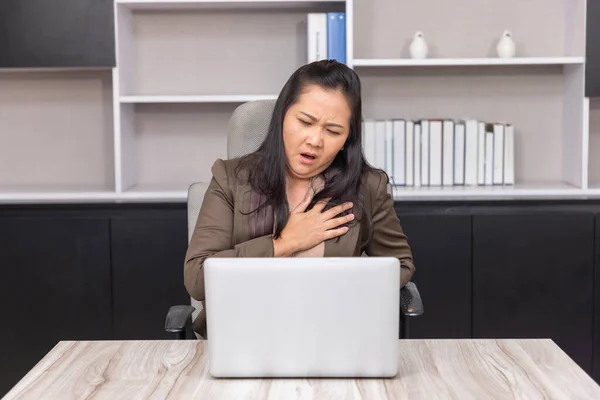 Businesswoman Suffering Heart Disease Workplace — Stock Photo, Image