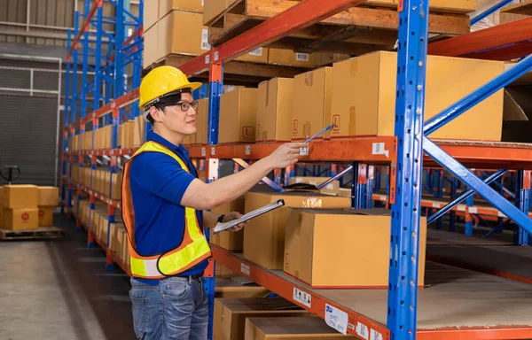 Professional Man Worker Wearing Hard Hat Checks Stock Inventory Clipboard — Stock Fotó