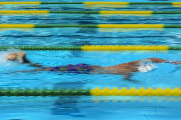 Desfrutar Dos Benefícios Prática Desportos Aquáticos — Fotografia de Stock