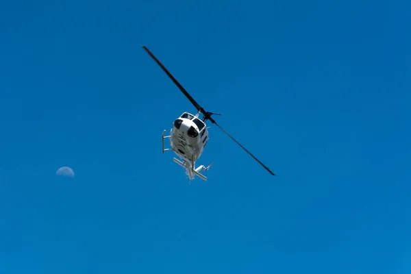 Air Transport Helicopter Uses Propeller Rotors — Stock Photo, Image