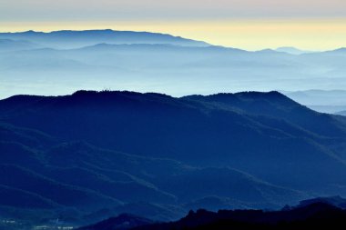 Sisli bir kış sabahı.