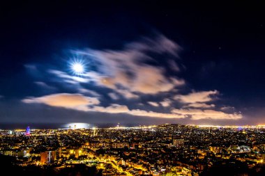 Tur de la Rovira 'dan Barcelona' nın gece görüşü.