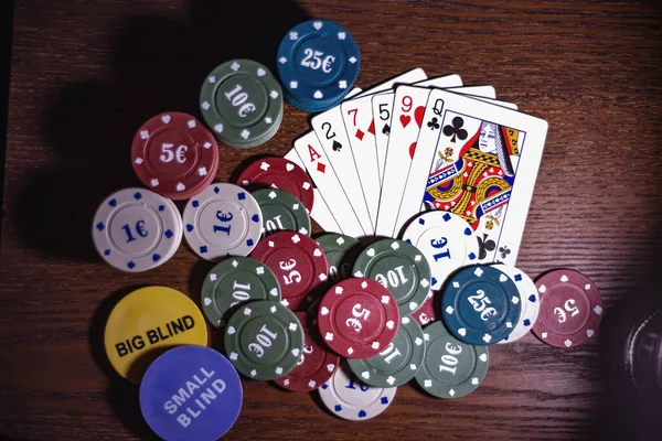 Poker set.  Set for the game.  Game set.  Board game.