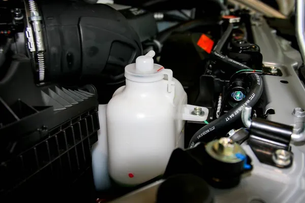 Tanque Refrigerante Del Coche Sistema Enfriamiento Para Eliminar Calor Mantenerlo —  Fotos de Stock