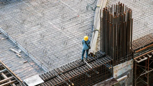 Worker Standing Reinforcing Bar Structure Construction Site — Stock Photo, Image