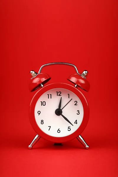 Close One Small Red Metal Twin Bell Retro Alarm Clock — Stock fotografie