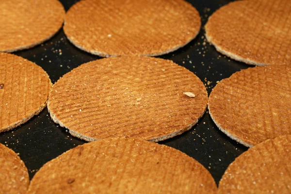 Närbild Många Nybakade Traditionella Runda Formade Söt Holländska Stroopwafel Sirap — Stockfoto