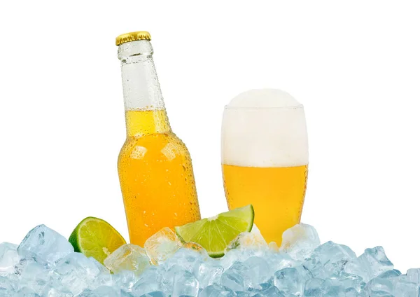 Sluit Een Heldere Fles Koud Bier Vol Glas Ijsblokjes Retail — Stockfoto