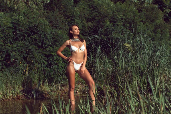 Young Woman Banks Dnieper River — Stock Photo, Image