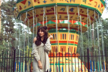 Sonbahar parkında fotoğraf çekimi