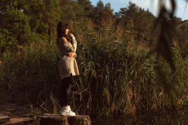 Sonbahar parkında fotoğraf çekimi