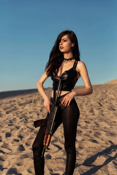 Дівчина Пістолетом Руках — стокове фото