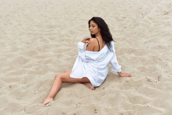 Girl Dunes Cloudy Day — Stockfoto