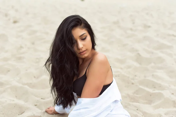 Girl Dunes Cloudy Day — Stock Photo, Image