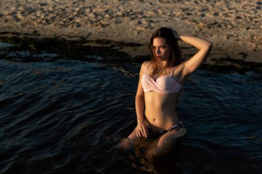 Nehir boyunca yaz yürüyüşü