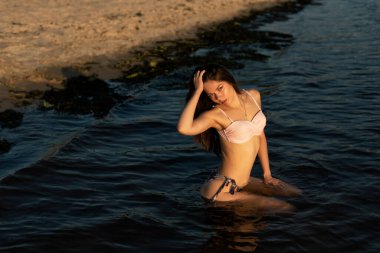 Nehir boyunca yaz yürüyüşü