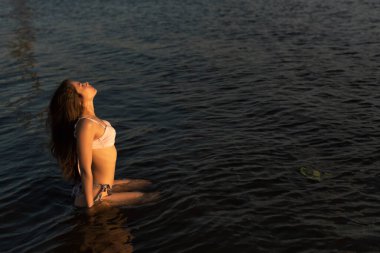 Nehir boyunca yaz yürüyüşü